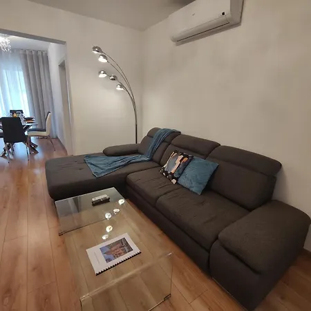 Modern 2 Bedroom Apartment