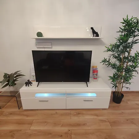 Apartment Modern 2 Bedroom *