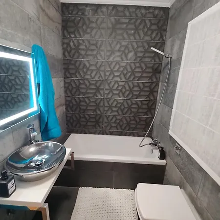 Modern 2 Bedroom