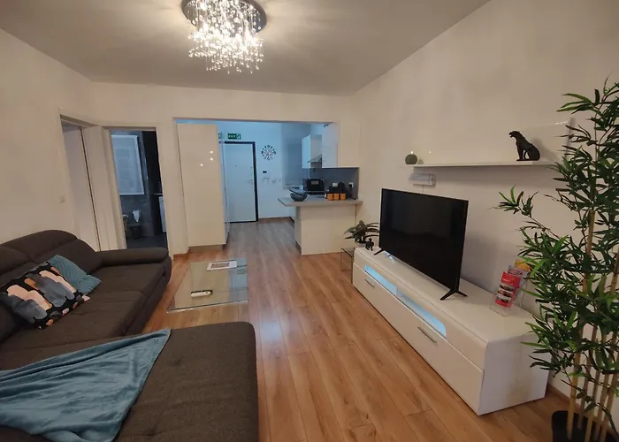 Modern 2 Bedroom *