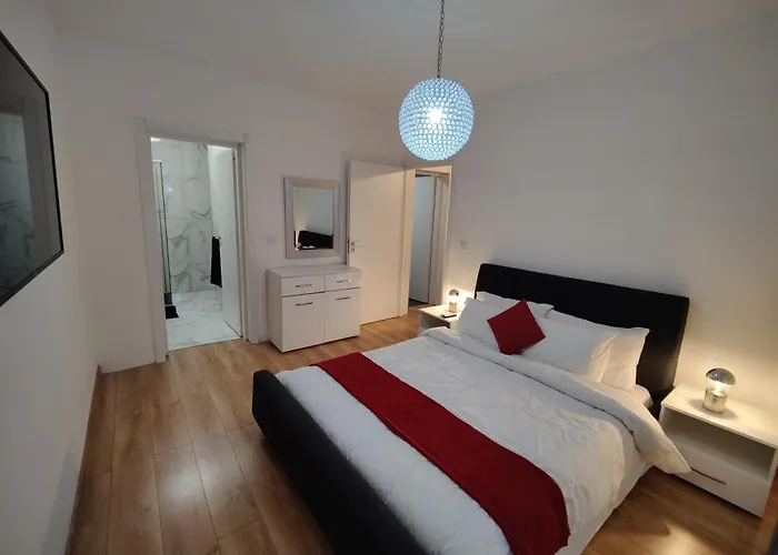 Modern 2 Bedroom *