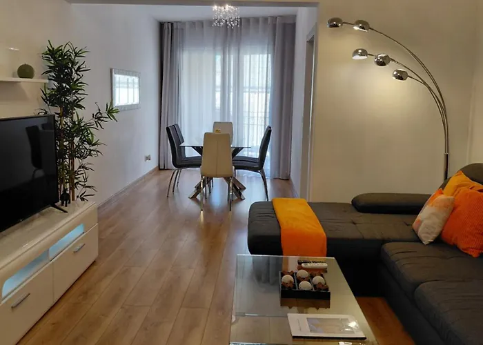 Modern 2 Bedroom Appartamento *