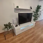 Διαμέρισμα Modern 2 Bedroom *